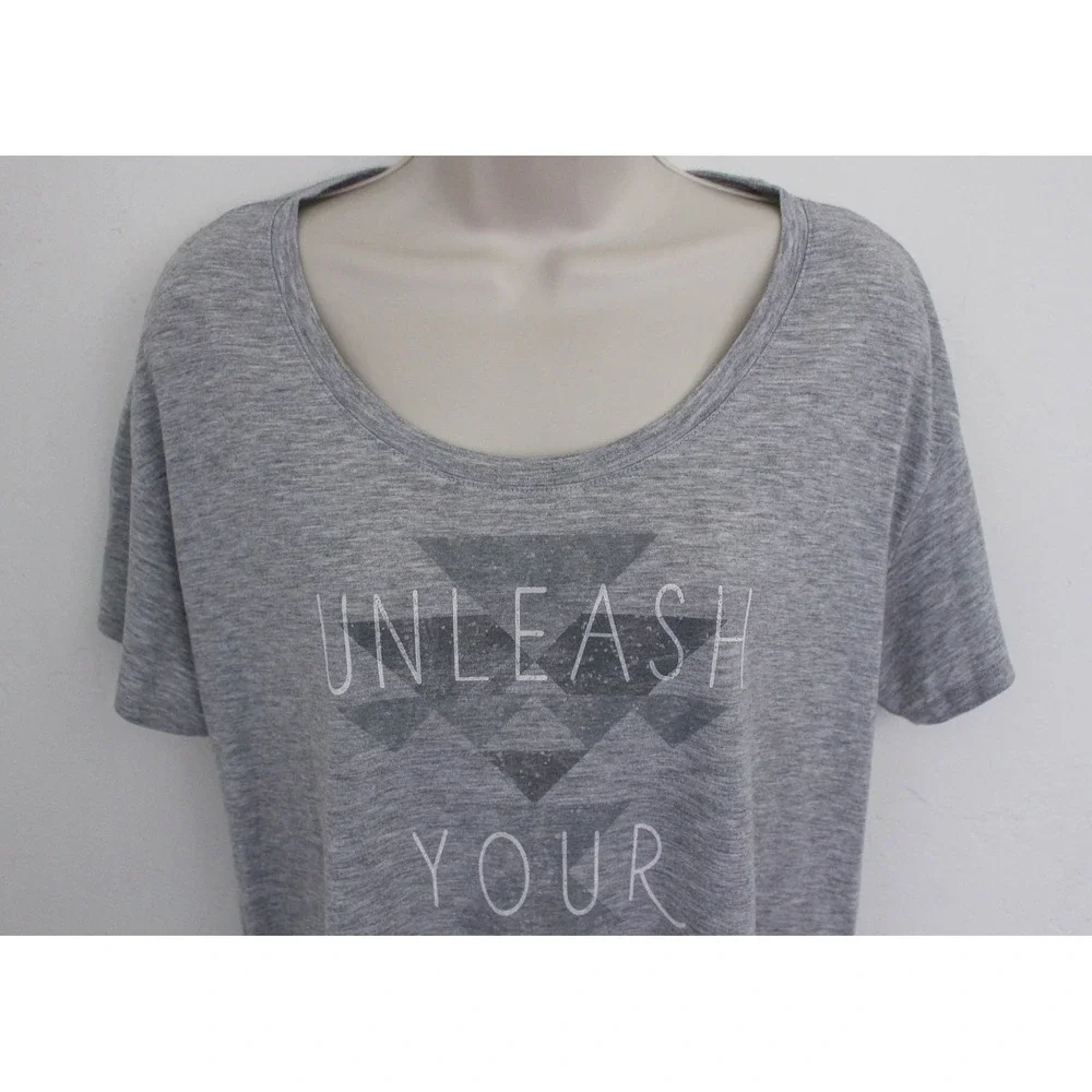 Alo Yoga T-Shirt Top Womens XS Gray Pullover Graphic Tee Short Sleeve Scoop Neck